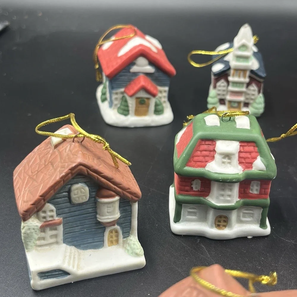12 pc‎ Vtg 1992 Winter Town Village Set Of Ceramic Christmas Ornaments 2.5